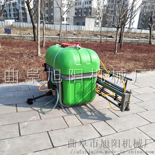 四輪拖拉機(jī)后懸掛式打藥機(jī)在果樹大棚中的應(yīng)用與優(yōu)勢
